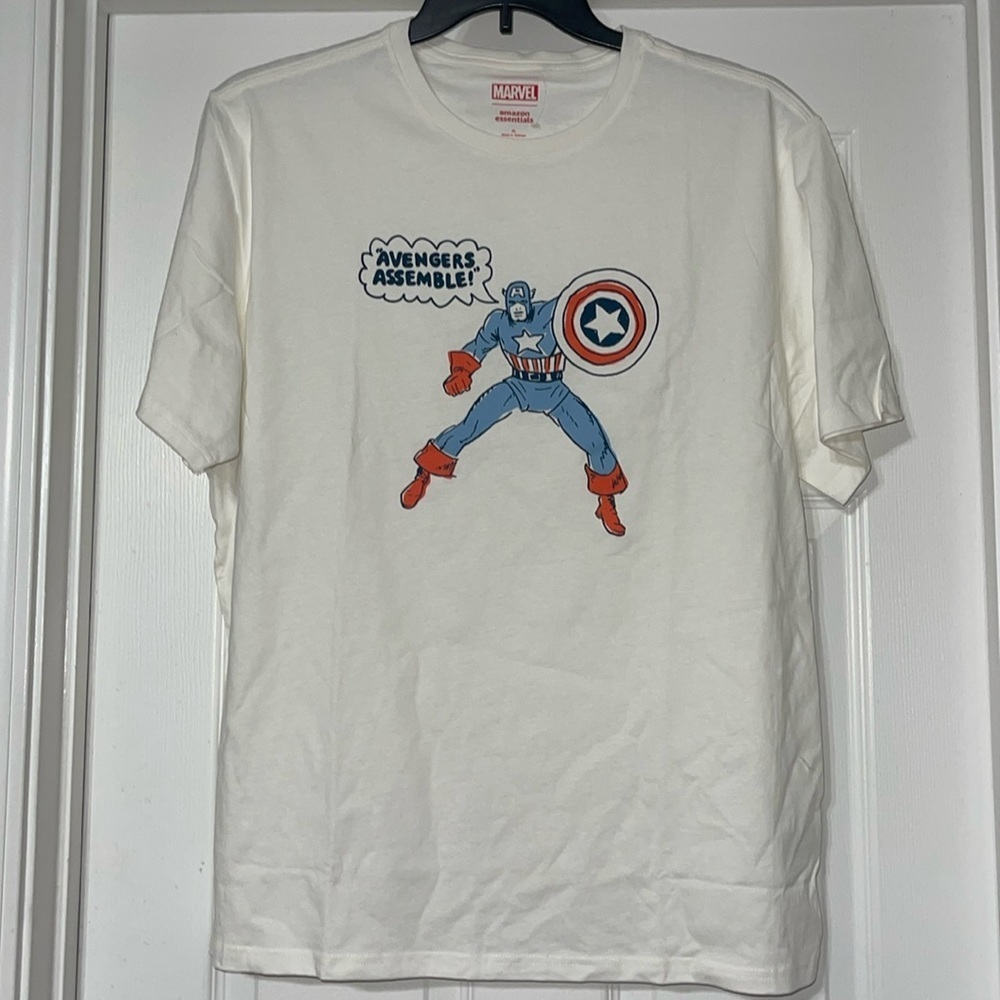 NWOT Avengers Assembke tshirt xl
